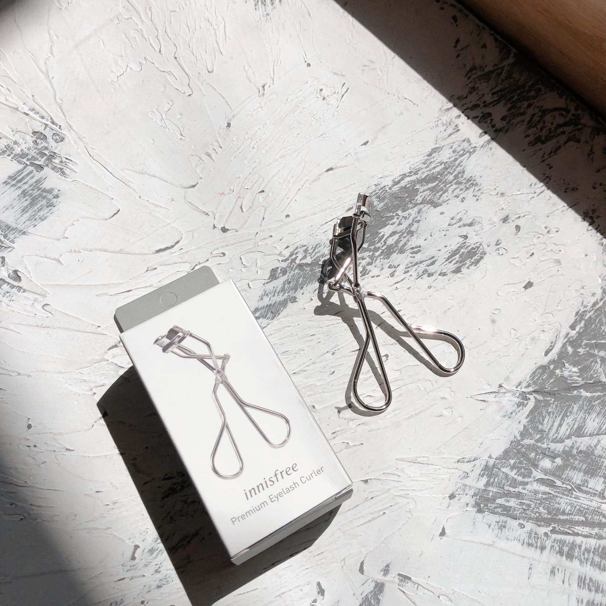 Kẹp Bấm Mi Innisfree Premium Eyelash Curler Bonita Cosmetic Shop